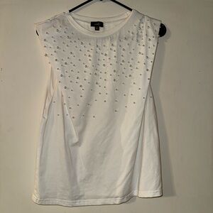 ‼️SOLD‼️Sleeveless shoulder pad shirt with faux pearl Details